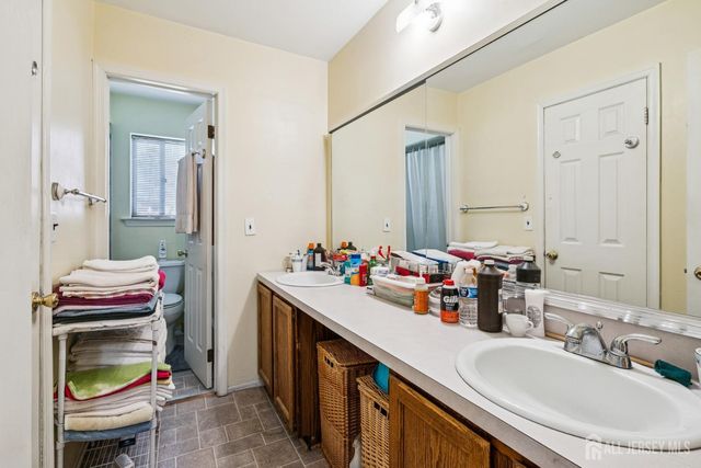 48 Woodland Way, South Brunswick, NJ 08810