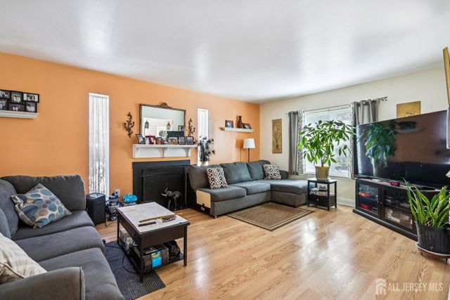 48 Woodland Way, South Brunswick, NJ 08810