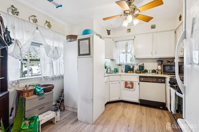 48 Woodland Way, South Brunswick, NJ 08810