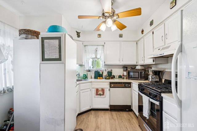 48 Woodland Way, South Brunswick, NJ 08810