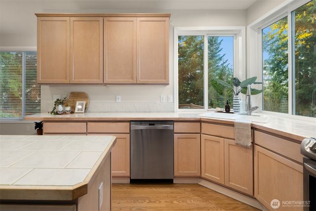 1402 Langara Circle, Bellingham, WA 98229