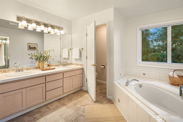 1402 Langara Circle, Bellingham, WA 98229