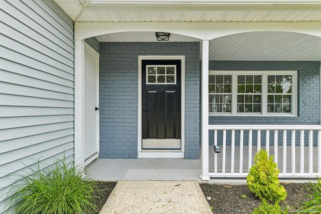 190 Canterbury Drive, Ridge, NY 11961