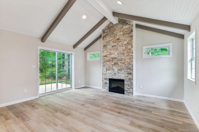 190 Canterbury Drive, Ridge, NY 11961
