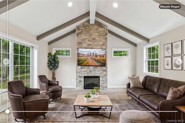190 Canterbury Drive, Ridge, NY 11961
