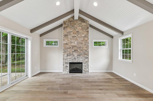 190 Canterbury Drive, Ridge, NY 11961