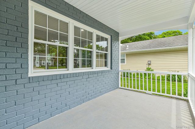 190 Canterbury Drive, Ridge, NY 11961