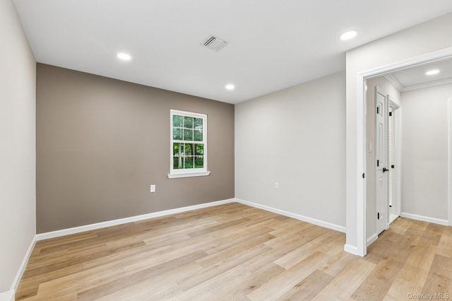 190 Canterbury Drive, Ridge, NY 11961