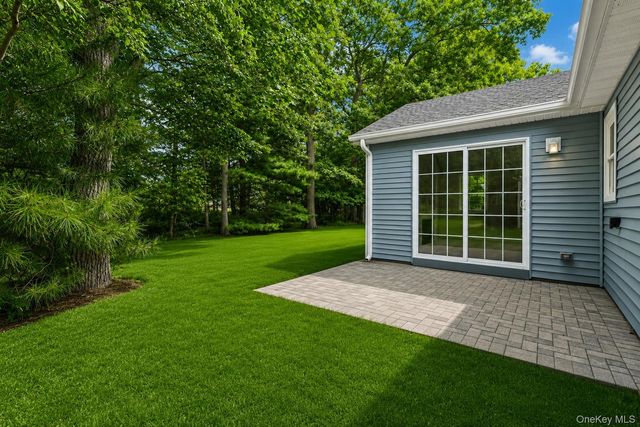 190 Canterbury Drive, Ridge, NY 11961