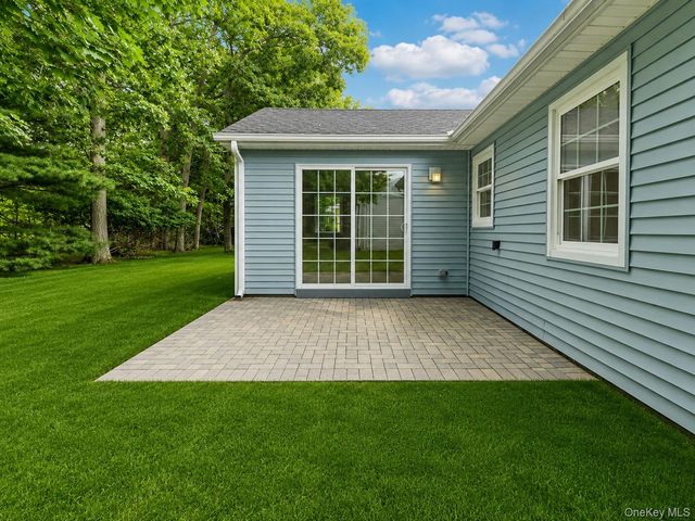 190 Canterbury Drive, Ridge, NY 11961