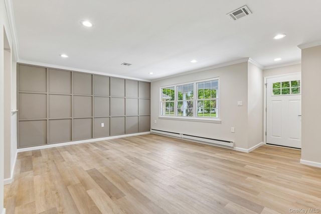 190 Canterbury Drive, Ridge, NY 11961