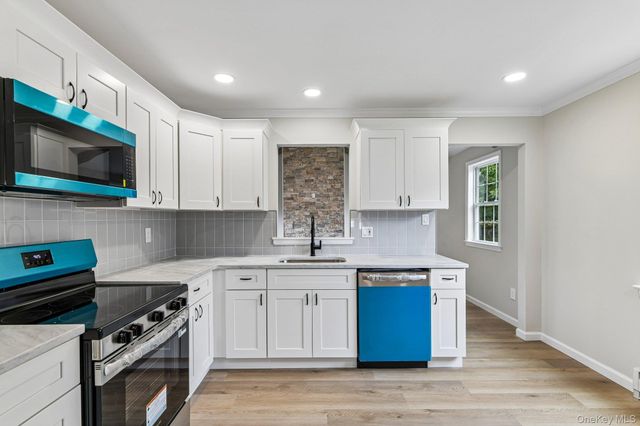 190 Canterbury Drive, Ridge, NY 11961