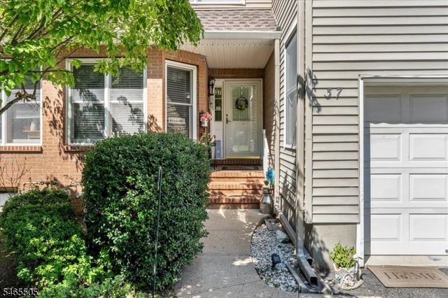 37 Flemming Dr, Hillsborough Twp., NJ 08844