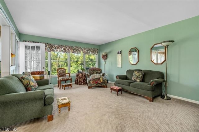 37 Flemming Dr, Hillsborough Twp., NJ 08844