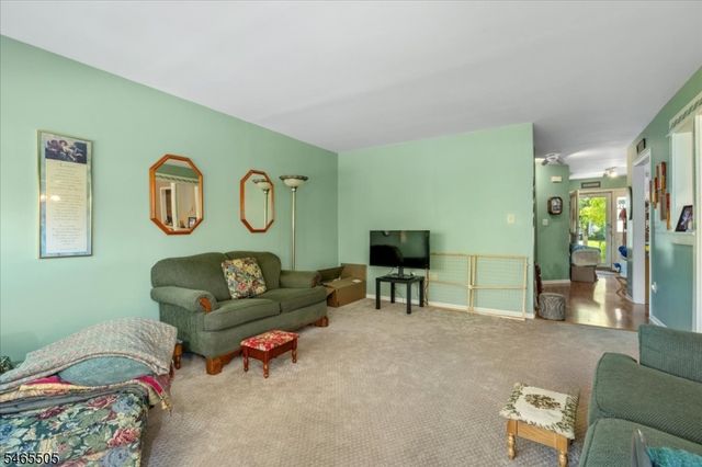 37 Flemming Dr, Hillsborough Twp., NJ 08844