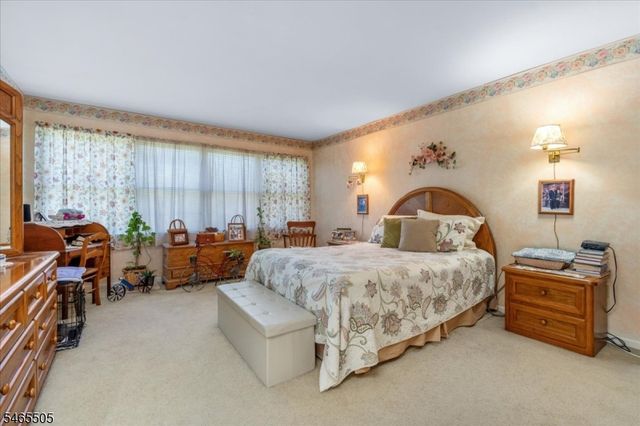 37 Flemming Dr, Hillsborough Twp., NJ 08844