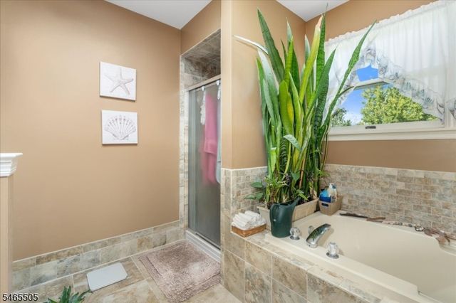 37 Flemming Dr, Hillsborough Twp., NJ 08844