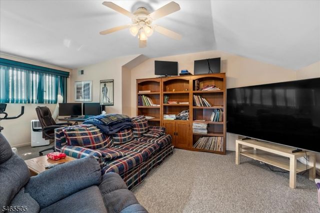 37 Flemming Dr, Hillsborough Twp., NJ 08844