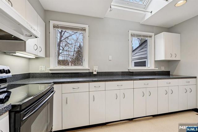 971 Garrison Avenue, Teaneck, NJ 07666