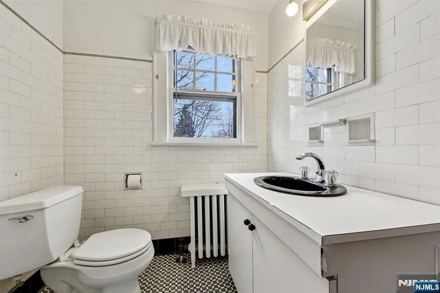 971 Garrison Avenue, Teaneck, NJ 07666