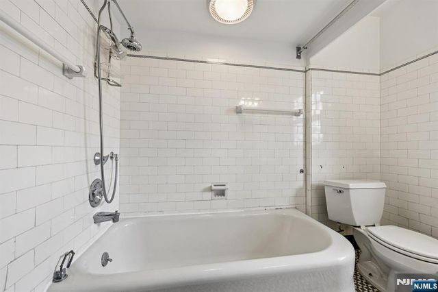 971 Garrison Avenue, Teaneck, NJ 07666