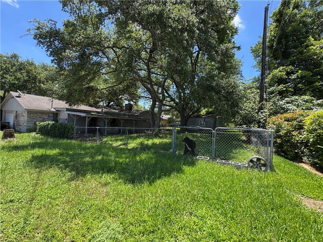 2000 Kirk, Brenham, TX 77833