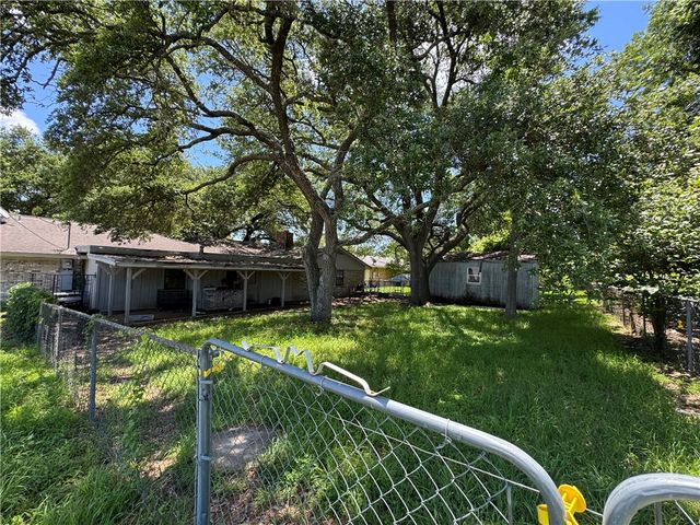2000 Kirk, Brenham, TX 77833