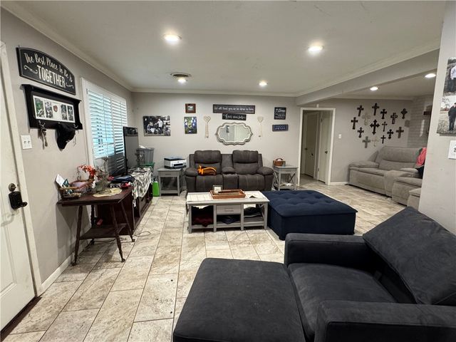 2000 Kirk, Brenham, TX 77833