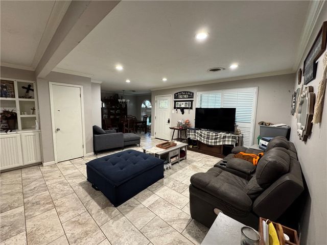 2000 Kirk, Brenham, TX 77833
