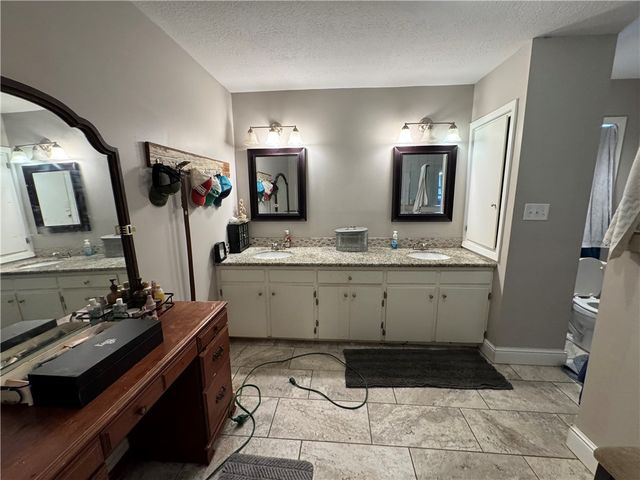 2000 Kirk, Brenham, TX 77833