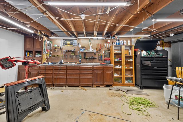 16657 Kennebec Street, Southgate, MI 48195