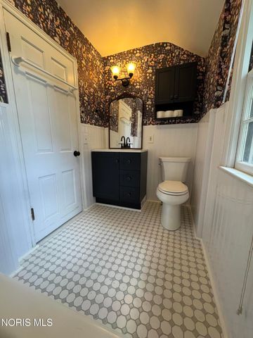 2811 Kenwood Boulevard, Toledo, OH 43606