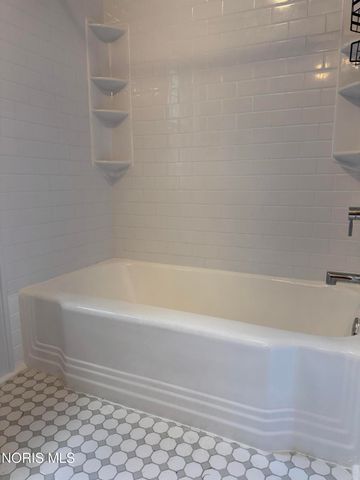 2811 Kenwood Boulevard, Toledo, OH 43606
