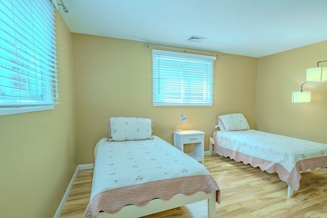 27 Surrey Lane 27, Bourne, MA 02532