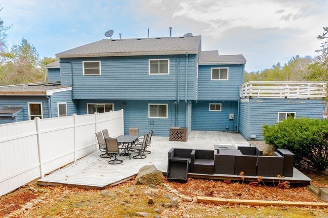 27 Surrey Lane 27, Bourne, MA 02532