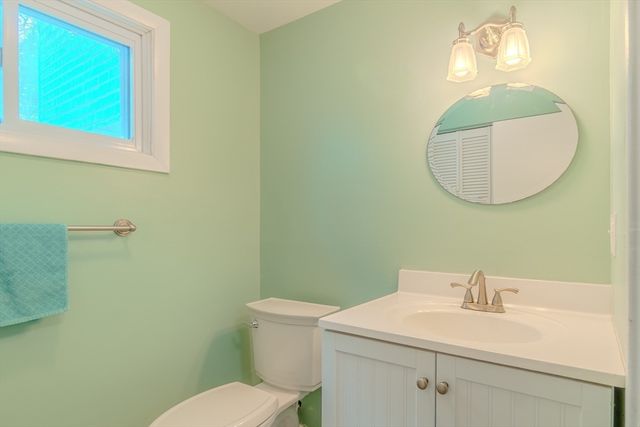 27 Surrey Lane 27, Bourne, MA 02532