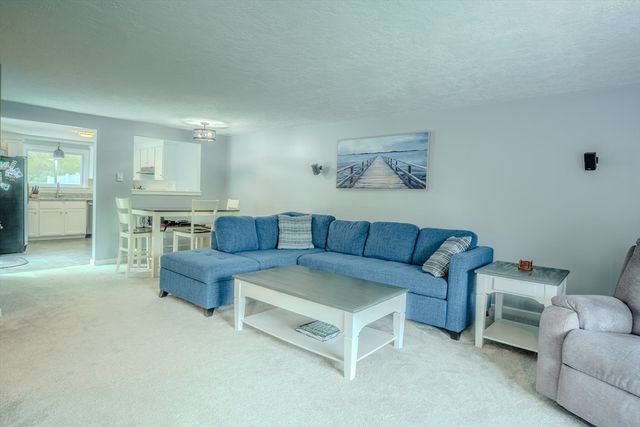 27 Surrey Lane 27, Bourne, MA 02532