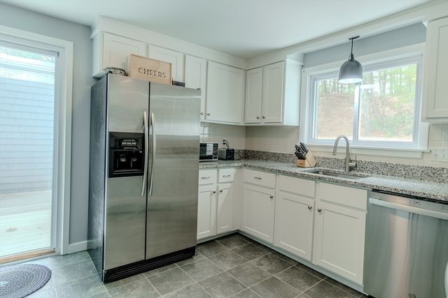 27 Surrey Lane 27, Bourne, MA 02532