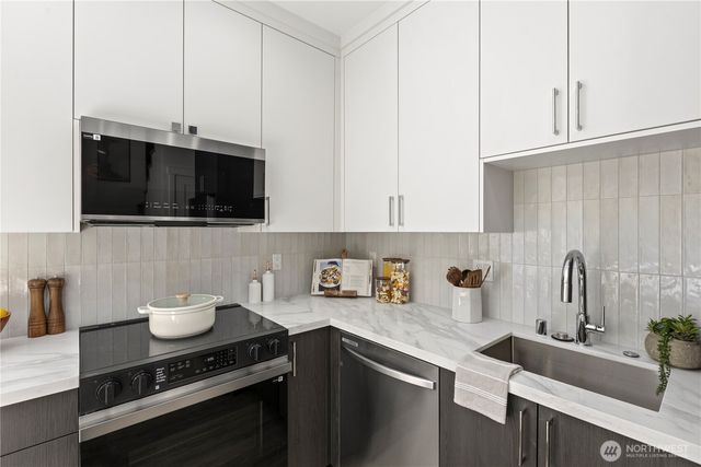 2328 D Franklin Avenue E, Seattle, WA 98102