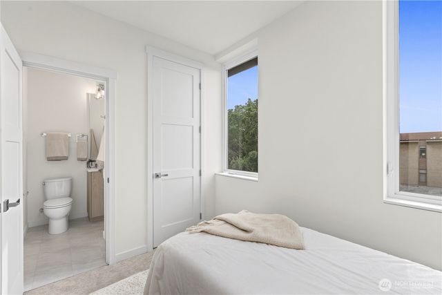 2328 D Franklin Avenue E, Seattle, WA 98102