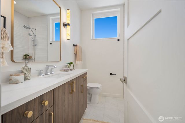 2328 D Franklin Avenue E, Seattle, WA 98102