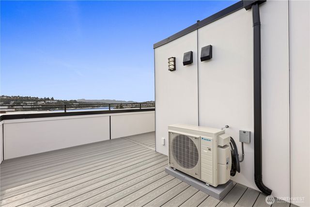 2328 D Franklin Avenue E, Seattle, WA 98102