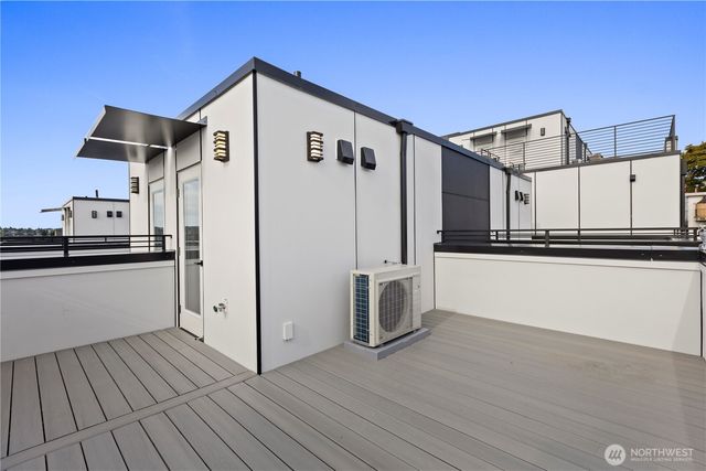 2328 D Franklin Avenue E, Seattle, WA 98102