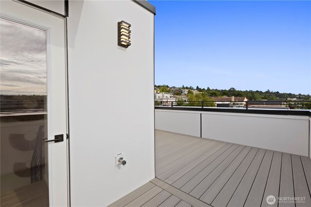 2328 D Franklin Avenue E, Seattle, WA 98102