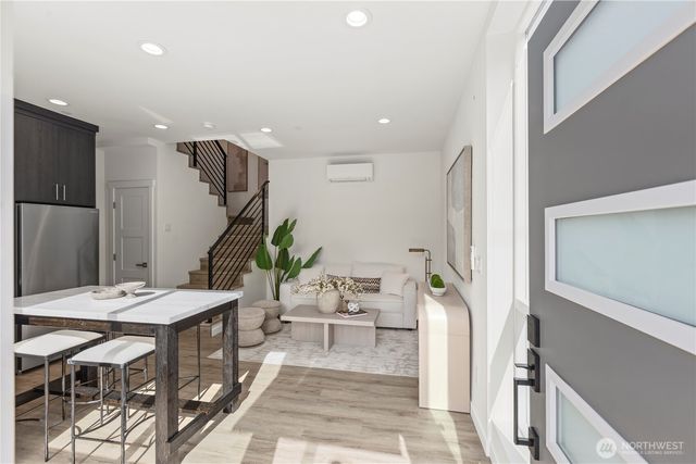 2328 D Franklin Avenue E, Seattle, WA 98102