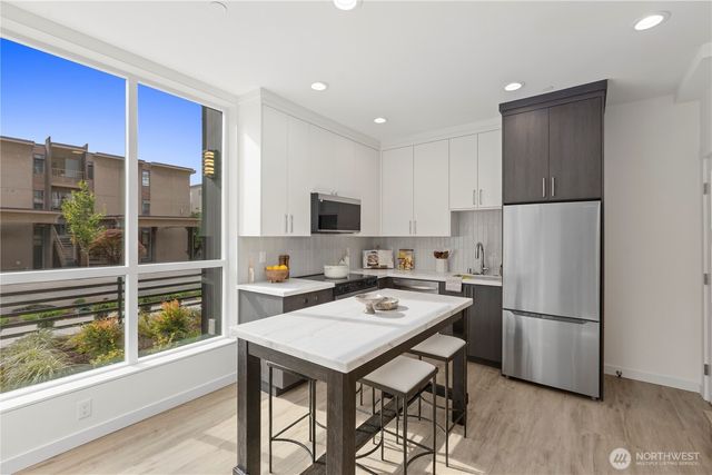 2328 D Franklin Avenue E, Seattle, WA 98102