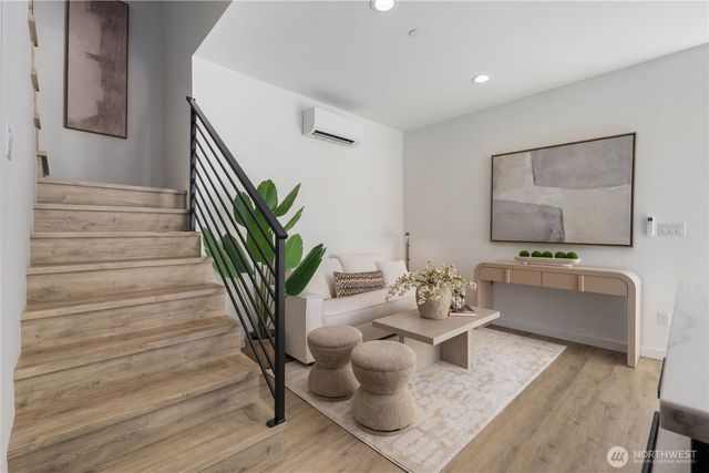 2328 D Franklin Avenue E, Seattle, WA 98102