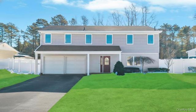 436 8th Street, Bohemia, NY 11716