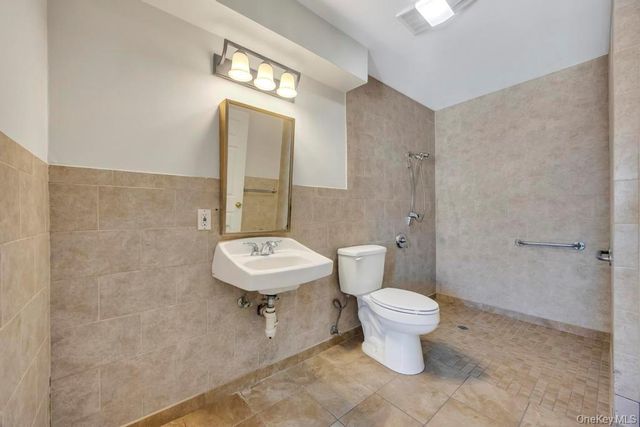 436 8th Street, Bohemia, NY 11716