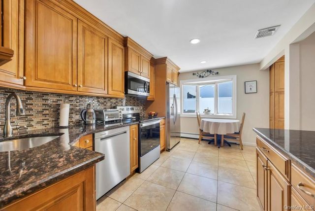 436 8th Street, Bohemia, NY 11716